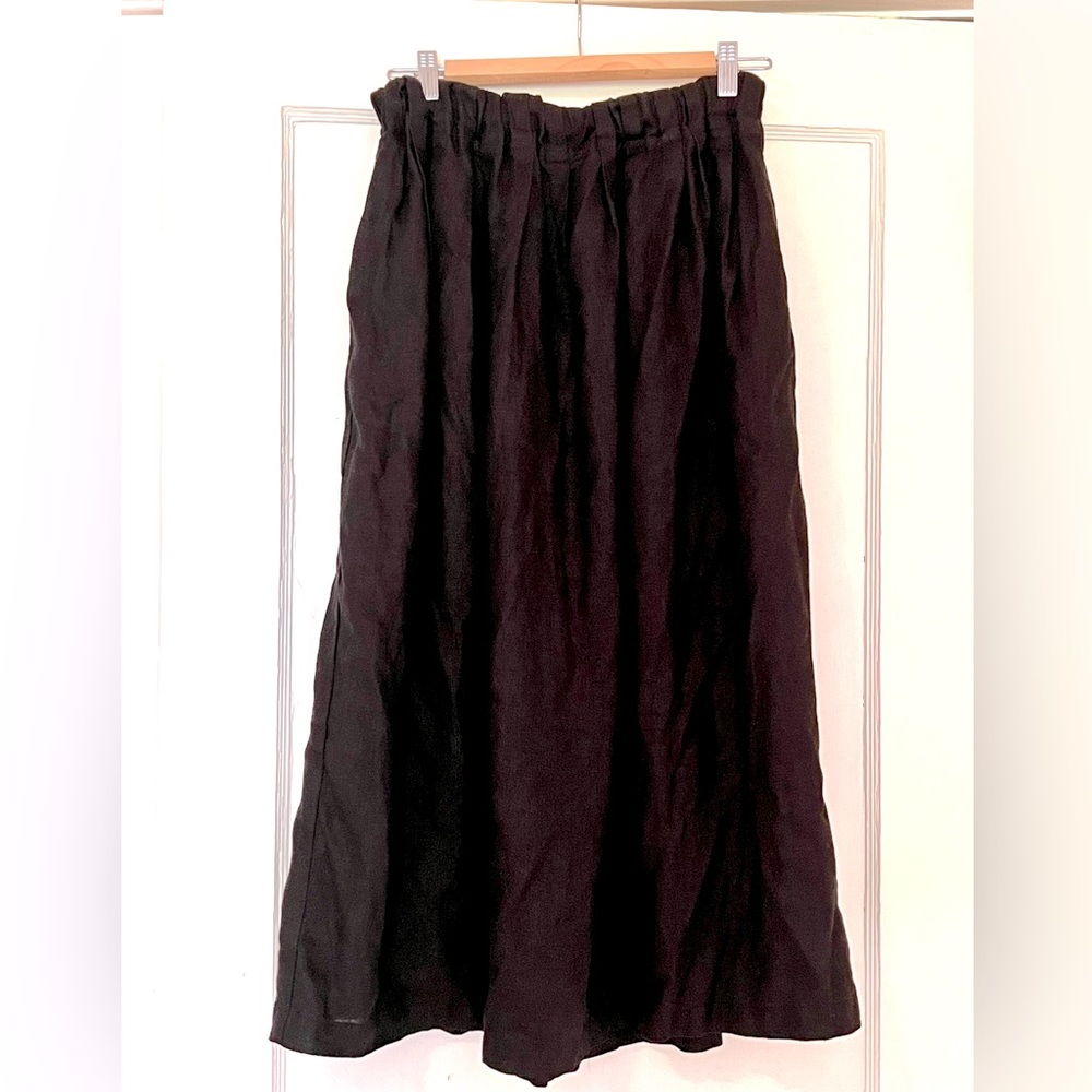Beautiful linen skirt with pockets!